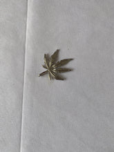 Load image into Gallery viewer, Havtino Jewellery charms Flower pendant, used in jewelry making