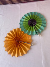 Load image into Gallery viewer, Vaelenory Paper partydecorations DIY construction paper chains for St. Patrick's Day, Easter, Spring party decorations, craft supplies