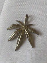 Load image into Gallery viewer, Havtino Jewellery charms Flower pendant, used in jewelry making