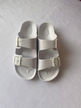 Load image into Gallery viewer, Openview Sandals and beach shoes Lightweight, thick-soled foam slippers with arch support