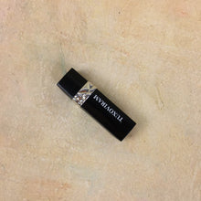 Load image into Gallery viewer, TUXOVIRAM Cosmetic preparations Matte lip gloss, long-lasting color, lasts up to 16 hours, vibrant red, single pack.