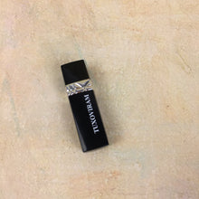 Load image into Gallery viewer, TUXOVIRAM Cosmetic preparations Matte lip gloss, long-lasting color, lasts up to 16 hours, vibrant red, single pack.