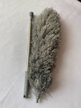 Load image into Gallery viewer, DFKRVER Dust removinginstallations forcleaning purposes Extendable microfiber feather duster, cleaning duster, ceiling fan duster and cobweb remover