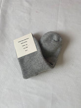 Load image into Gallery viewer, Heelograph Sport socks Men's mid-calf athletic socks are durable and comfortable.
