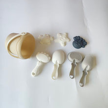 Load image into Gallery viewer, MEIRULIXIU Sand toys Children's beach toy set, including a foldable sand bucket, beach molds and a mesh bag.
