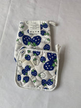 Load image into Gallery viewer, Loyiikas Potholders Oven gloves and heat-resistant mats, heat resistant up to 500°F
