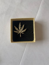 Load image into Gallery viewer, Havtino Jewellery charms Flower pendant, used in jewelry making
