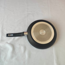 Load image into Gallery viewer, Vewavepro Frying pans Coated stainless steel frying pan, high temperature resistant, suitable for induction cookers.
