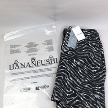 Load image into Gallery viewer, HANANFUSHI Denim skirts Women’s low-rise stretch denim mini skirt, ultra-short skort
