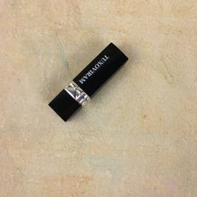 Load image into Gallery viewer, TUXOVIRAM Cosmetic preparations Matte lip gloss, long-lasting color, lasts up to 16 hours, vibrant red, single pack.
