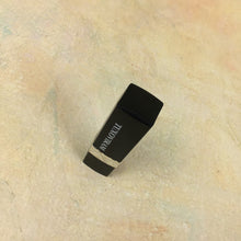 Load image into Gallery viewer, TUXOVIRAM Cosmetic preparations Matte lip gloss, long-lasting color, lasts up to 16 hours, vibrant red, single pack.
