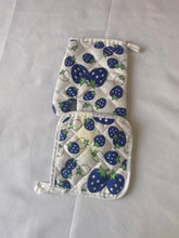 Load image into Gallery viewer, Moyswiz Potholders Oven mittens, kitchen oven mitts, heat resistant up to 500 degrees Celsius.

