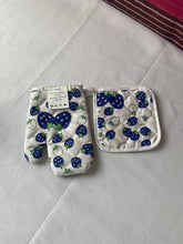Load image into Gallery viewer, Loyiikas Potholders Oven gloves and heat-resistant mats, heat resistant up to 500°F

