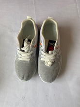 Load image into Gallery viewer, Korevaaon Footwear Lightweight, non-slip, and comfortable, suitable for various occasions such as tennis, leisure, work, and travel.
