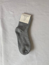 Load image into Gallery viewer, Heelograph Sport socks Men's mid-calf athletic socks are durable and comfortable.
